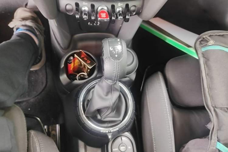 Used MINI 2016 1.5T COOPER Five-Door Edition Gear Lever