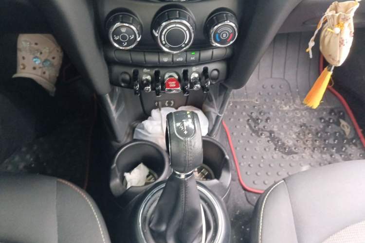 Used MINI 2016 1.2T ONE Pioneer Edition Gear Lever