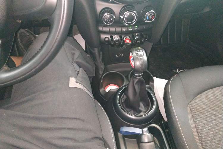 Used MINI 2016 1.2T ONE Five-Door Edition Gear Lever