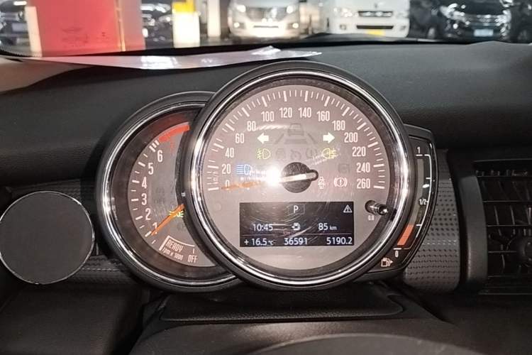 Used MINI 2016 1.5T COOPER Five-Door Edition Instrument Cluster