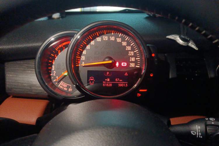 Used MINI 2016 2.0T COOPER S SEVEN Five-Door Edition Instrument Cluster