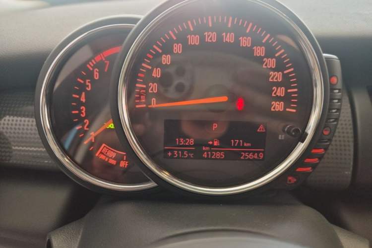 Used MINI 2016 1.5T COOPER Five-Door Edition Instrument Cluster