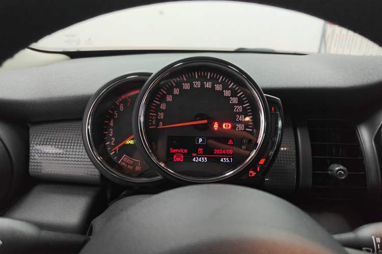 Used MINI 2016 1.5T COOPER Five-Door Edition Instrument Cluster