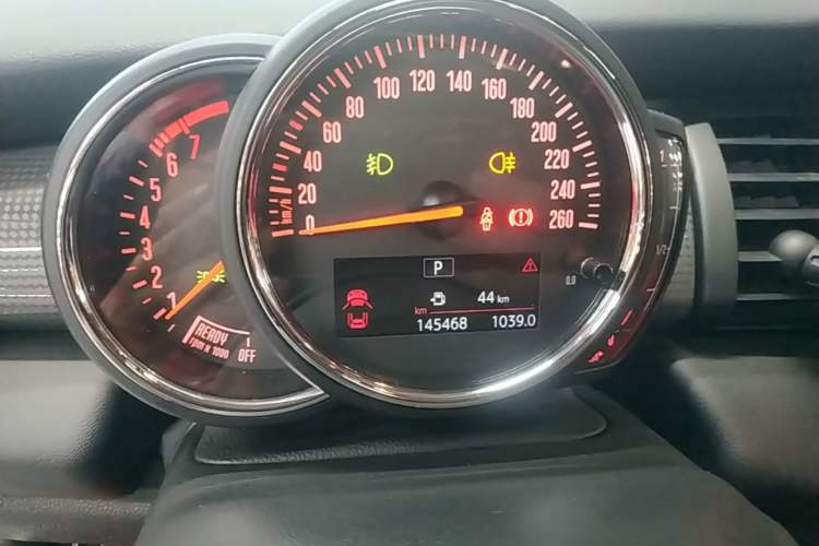 Used MINI 2016 1.5T COOPER Five-Door Edition Instrument Cluster