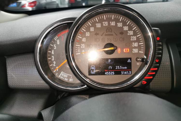 Used MINI 2016 1.5T COOPER Five-Door Edition Instrument Cluster