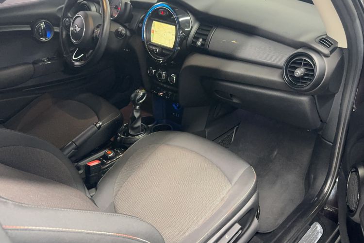 Used MINI 2016 1.5T COOPER Interior 1