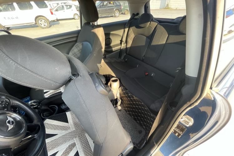 Used MINI 2016 1.5T COOPER Interior 1