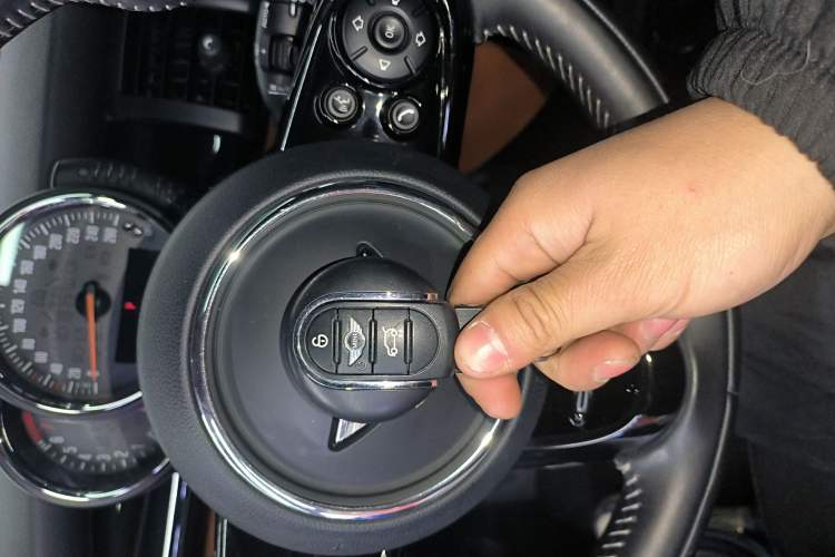 Used MINI 2016 1.5T COOPER SEVEN Interior 1