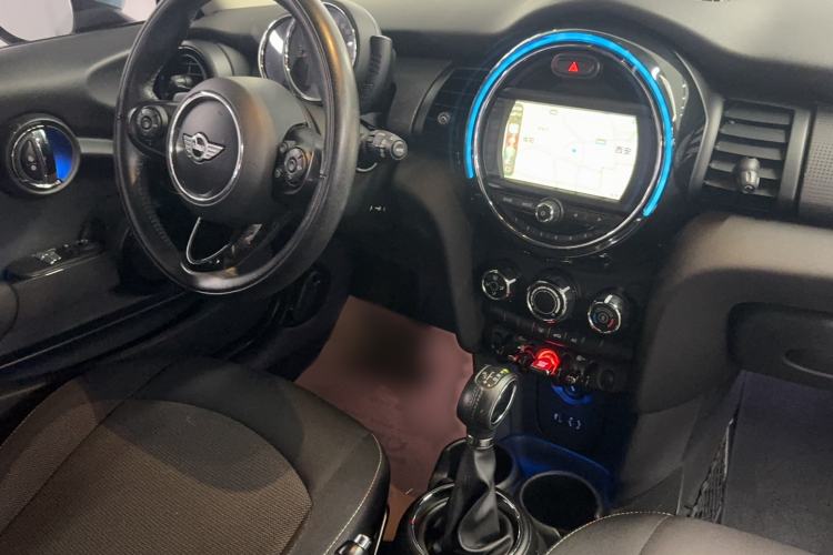 Used MINI 2016 1.5T COOPER Interior 2