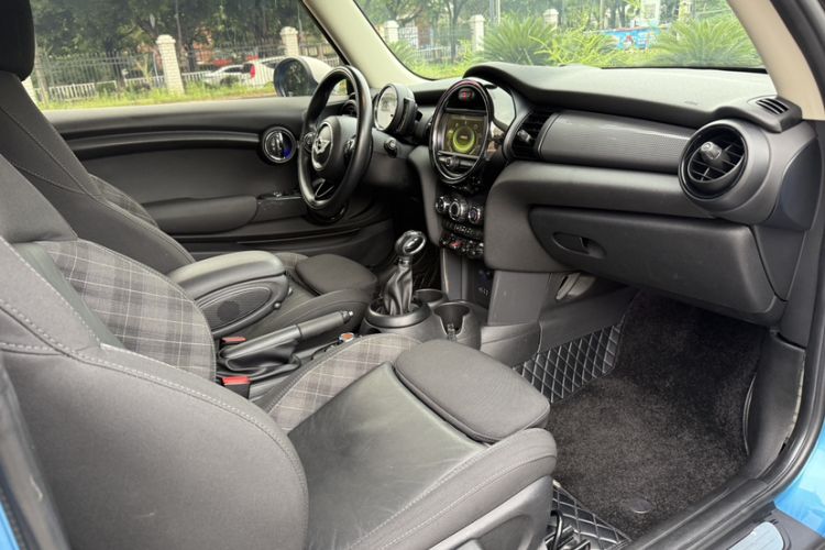 Used MINI 2016 1.5T COOPER Interior 2