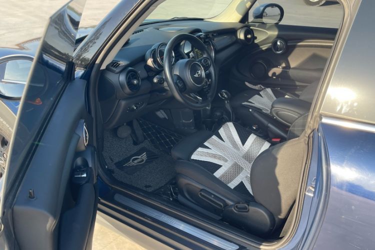 Used MINI 2016 1.5T COOPER Interior 2