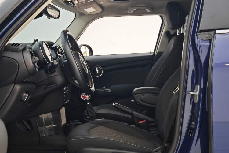Used MINI 2016 1.2T ONE Five-Door Edition Interior 2