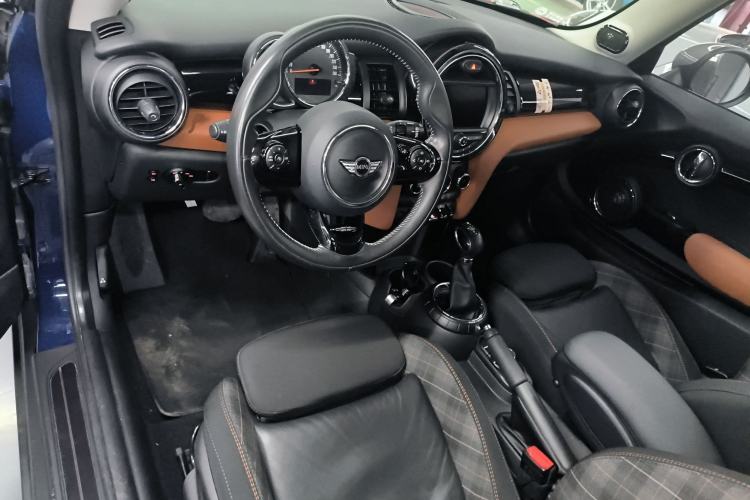 Used MINI 2016 1.5T COOPER SEVEN Interior 2