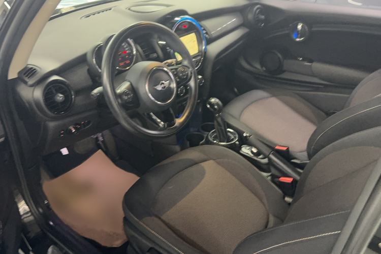 Used MINI 2016 1.5T COOPER Interior 3