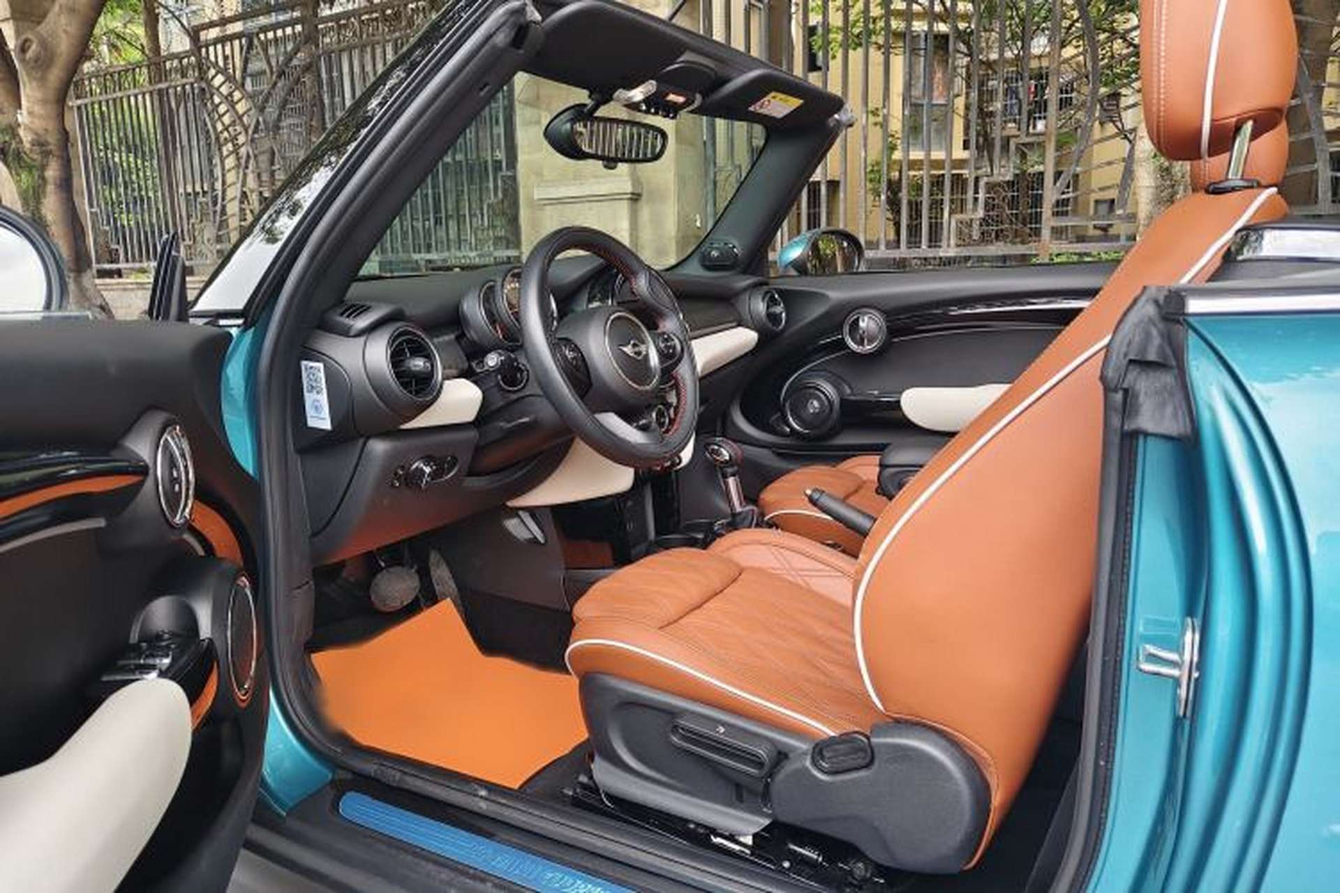 Used MINI 2016 2.0T COOPER S CABRIO Caribbean Blue Limited Edition Interior 3
