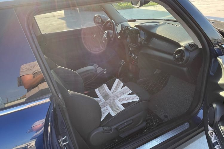 Used MINI 2016 1.5T COOPER Interior 3