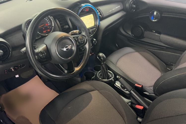 Used MINI 2016 1.5T COOPER Interior 4
