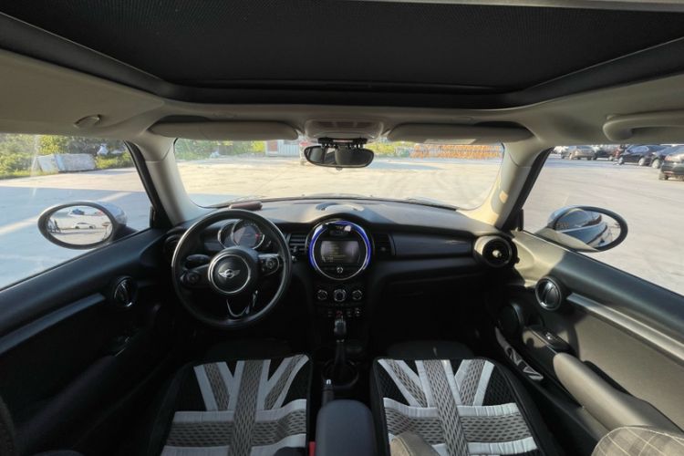 Used MINI 2016 1.5T COOPER Interior 4