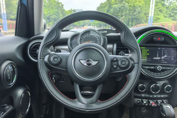Used MINI 2016 2.0T COOPER S Pioneer Edition Five-Door Model Interior 4