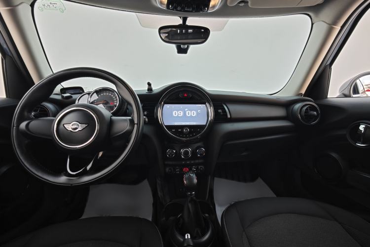 Used MINI 2016 1.2T ONE Five-Door Edition Interior 4