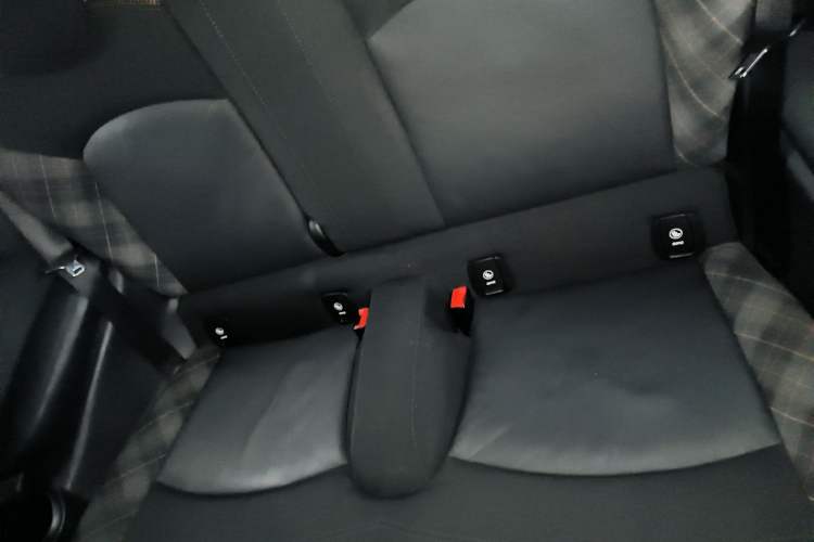 Used MINI 2016 1.5T COOPER SEVEN Interior 4