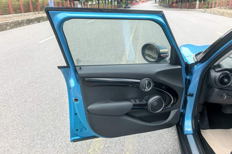 Used MINI 2016 2.0T COOPER S Pioneer Edition Five-Door Model Interior 6