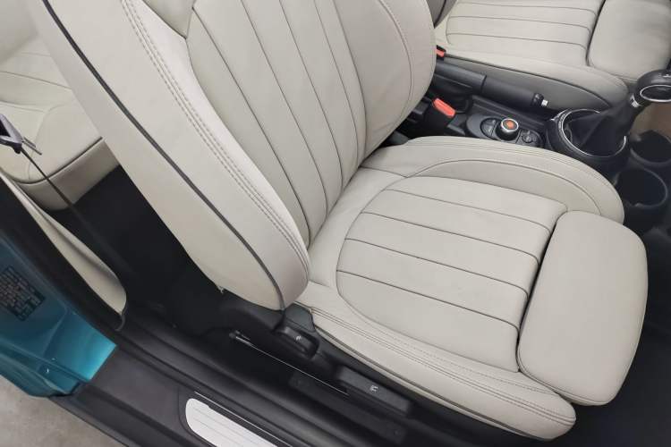 Used MINI 2016 1.5T COOPER CABRIO Interior 6