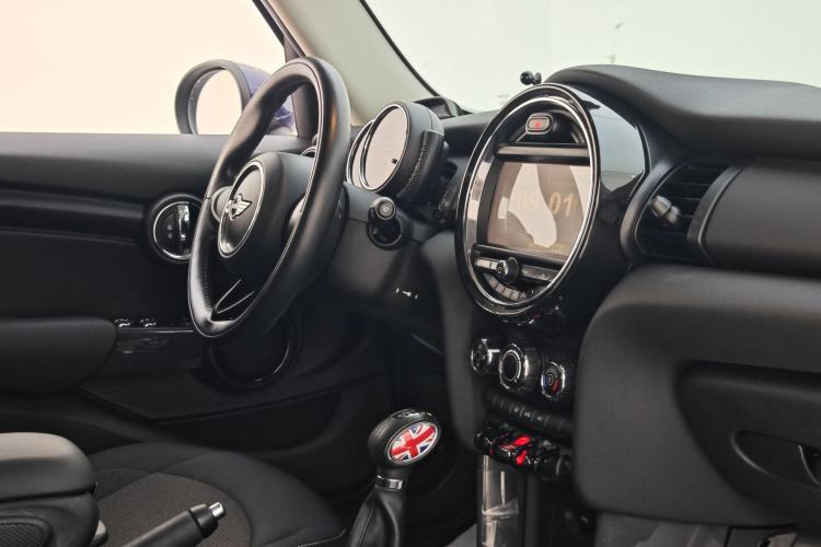 Used MINI 2016 1.2T ONE Five-Door Edition Interior 6