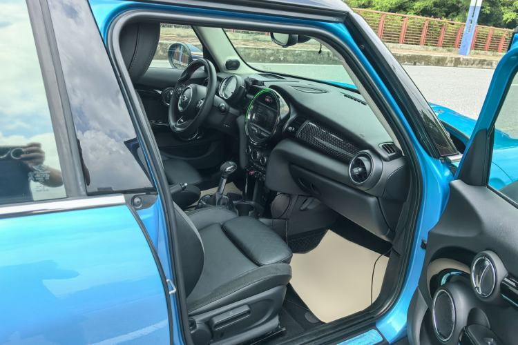 Used MINI 2016 2.0T COOPER S Pioneer Edition Five-Door Model Interior 9