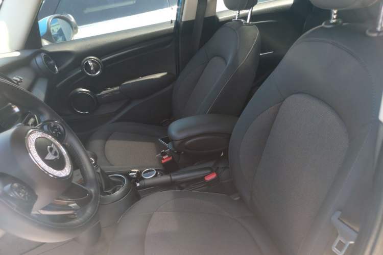 Used MINI 2016 1.2T ONE Pioneer Edition Five-Door Version Left Front Seat