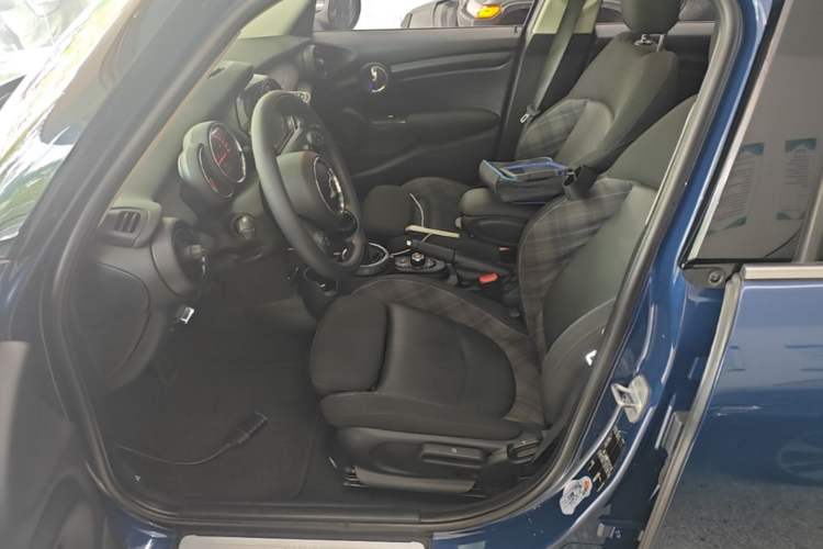 Used MINI 2016 1.5T COOPER Five-Door Edition Left Front Seat