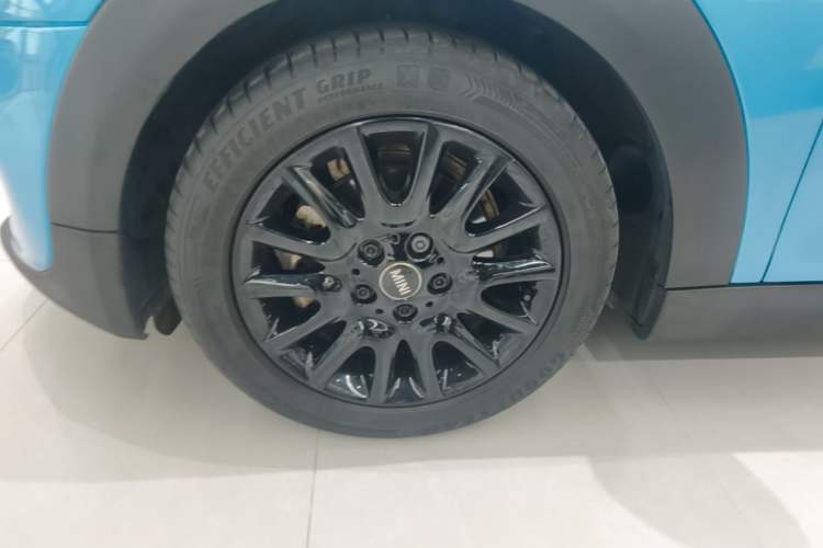 Used MINI 2016 1.5T COOPER Five-Door Edition Left Front Wheel Hub