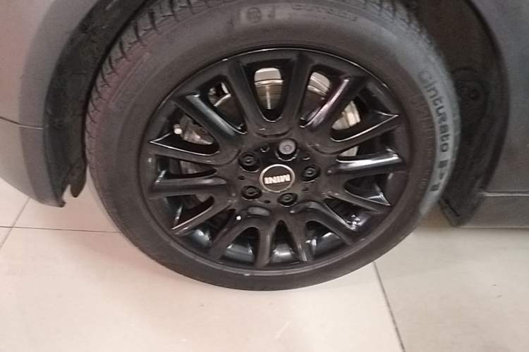 Used MINI 2016 1.5T COOPER Five-Door Edition Left Front Wheel Hub