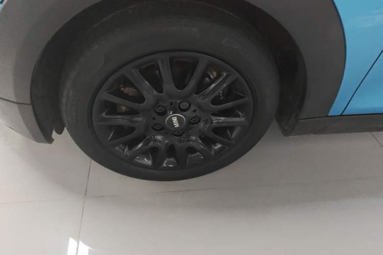 Used MINI 2016 1.5T COOPER Five-Door Edition Left Front Wheel Hub