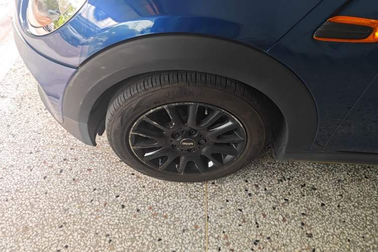 Used MINI 2016 1.5T COOPER Five-Door Edition Left Front Wheel Hub
