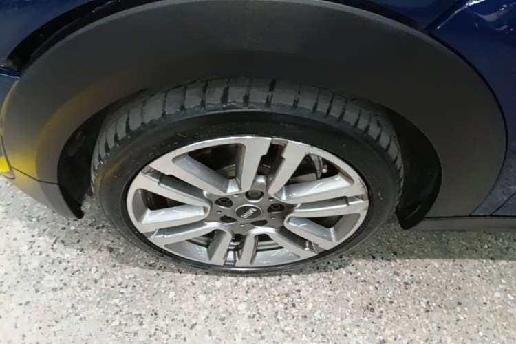 Used MINI 2016 2.0T COOPER S SEVEN Five-Door Edition Left Front Wheel Hub
