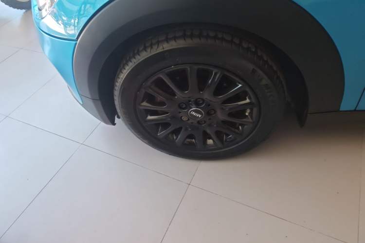 Used MINI 2016 1.5T COOPER Five-Door Edition Left Front Wheel Hub