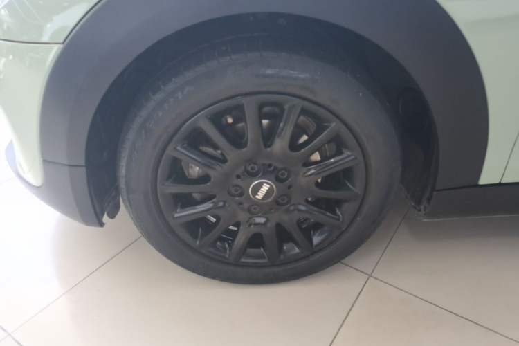 Used MINI 2016 1.2T ONE Pioneer Edition Five-Door Version Left Front Wheel Hub