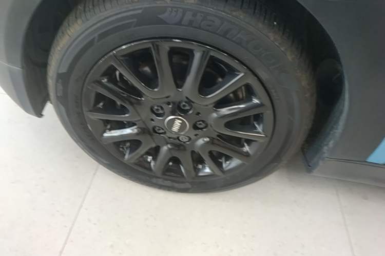 Used MINI 2016 1.5T COOPER Five-Door Edition Left Front Wheel Hub