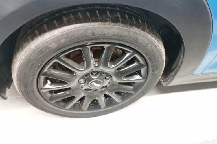 Used MINI 2016 1.5T COOPER Five-Door Edition Left Front Wheel Hub