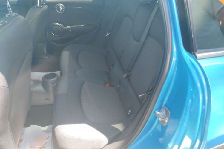 Used MINI 2016 1.2T ONE Pioneer Edition Five-Door Version Left Rear Seat