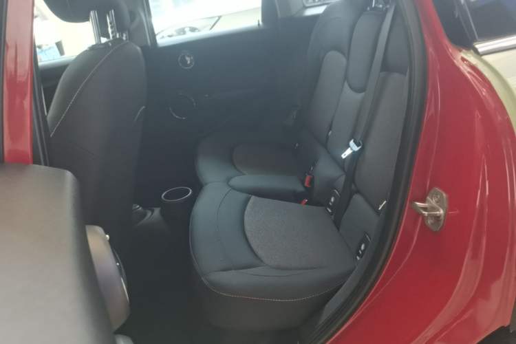 Used MINI 2016 1.2T ONE Pioneer Edition Five-Door Version Left Rear Seat
