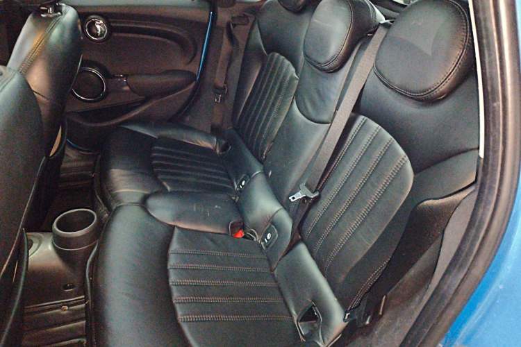 Used MINI 2016 1.2T ONE Pioneer Edition Five-Door Version Left Rear Seat