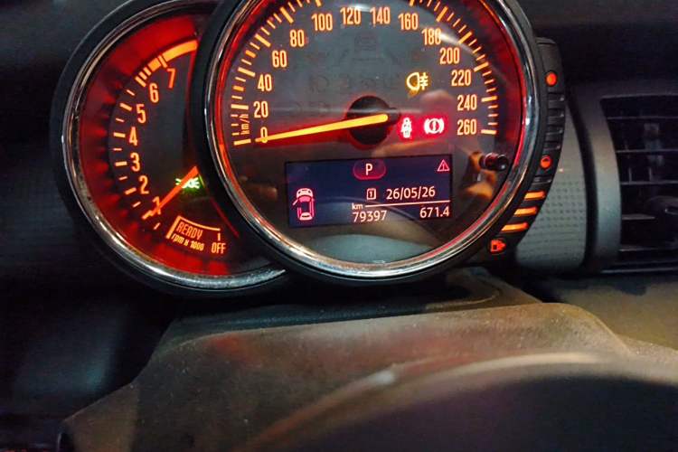 Used MINI 2016 1.5T COOPER Odometer Close Up