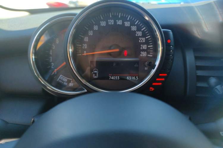 Used MINI 2016 1.2T ONE Pioneer Edition Five-Door Version Odometer Close Up