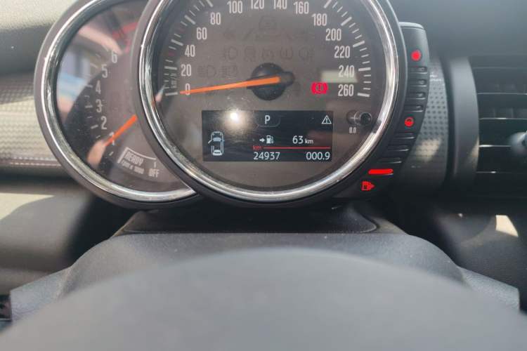 Used MINI 2016 1.5T COOPER Odometer Close Up