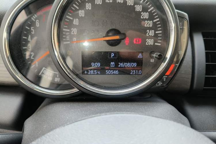 Used MINI 2016 1.5T COOPER Performance Edition Odometer Close Up