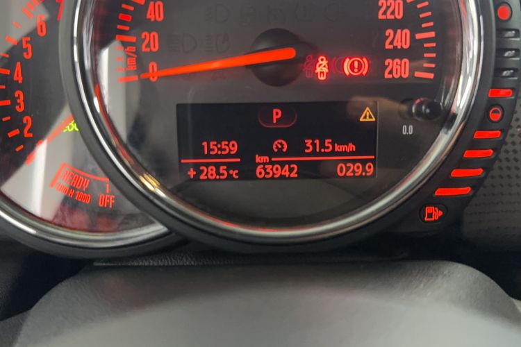 Used MINI 2016 1.5T COOPER Odometer Close Up