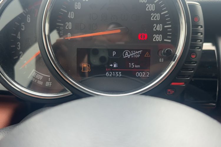 Used MINI 2016 1.5T COOPER SEVEN Odometer Close Up