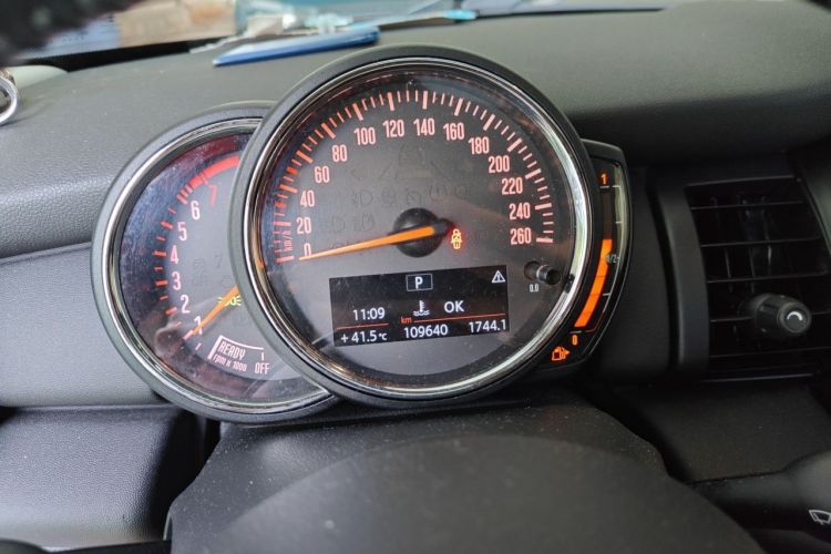 Used MINI 2016 1.2T ONE Pioneer Edition Odometer Close Up